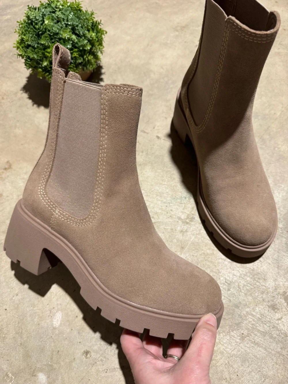 Steve Madden Haylan‎ Chelsea Boots Size 7.5Tan Leather Lug Sole Chunky Platform